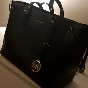 Michael kors väska..bought it from the flagship store in Stockholm city.. Very Good condition 