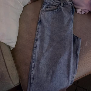 Snygga Weekday jeans - Snygga blåa weekday jeans i modellen row❤️‍🔥