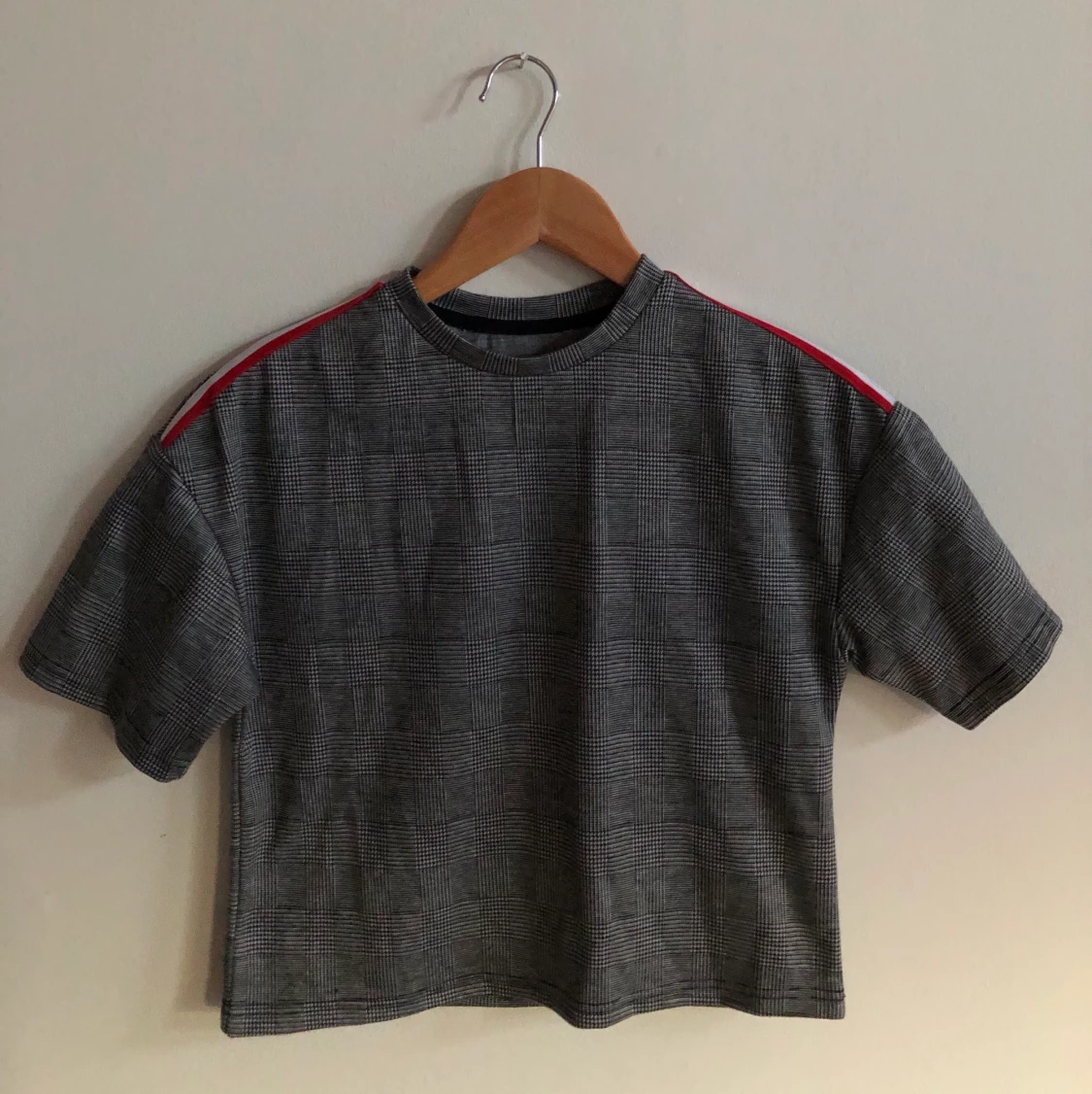 Cropped T-shirt grå