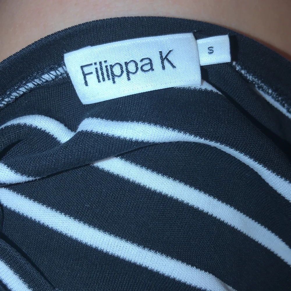 Från Filippa K aldrig använd. Inte min stil. 🌸fraktar och kan mötas upp. Tröjor & Koftor.