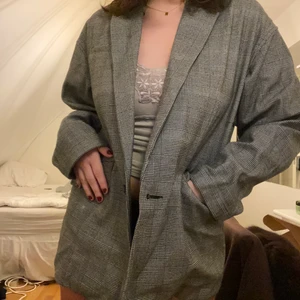 Kavaj - Rutig kavaj från Zara i storlek L. Väldigt skön, bekväm och snygg