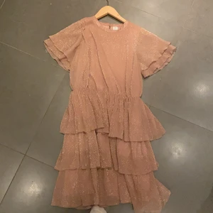 Supersöt klänning  - Jättesöt klänning från Lindex kids💓 Kan skicka fler bilder vid intresse👍🏼😀