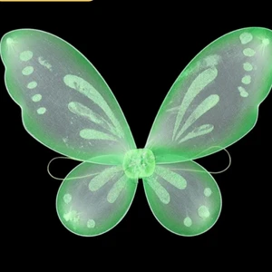 Gröna vingar - Säljer nu vidare dessa snygga vingar som passar perfekt till utklädnad eller maskerad! Tyvärr fick jag dem försent så hann inte använda dem! 150kr+frakt💫Nypris: 297kr!