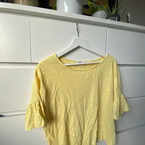 Supersöt gul tröja från Zara🥺😮‍💨😮‍💨 Stl S