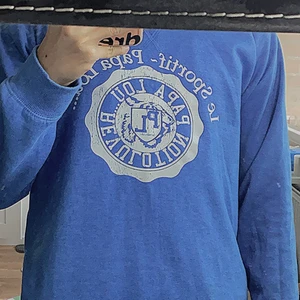 Blå Sweater/ Vinter Tröja  - Helt ny och väldigt vacker.  Det är bra att hålla värmen på vintern, färgen är vacker och jag använde den bara ca 2 gånger.