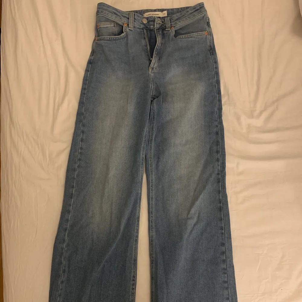 Vida jeans från Carin Wester i skönt material! De är i fint skick! . Jeans & Byxor.