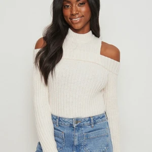 Tröja - Tröja från NA-KD, strl xxs men passar xs-S, använd en gång 🌸