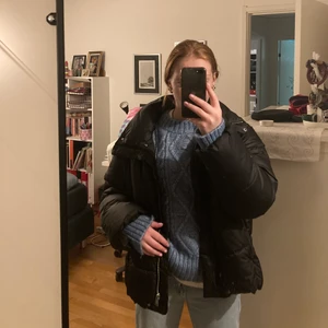 Pufferjacka - Jätte fin jacka köpt förra vintern, inte så använd!! Kan skicka fler bilder☺️☺️