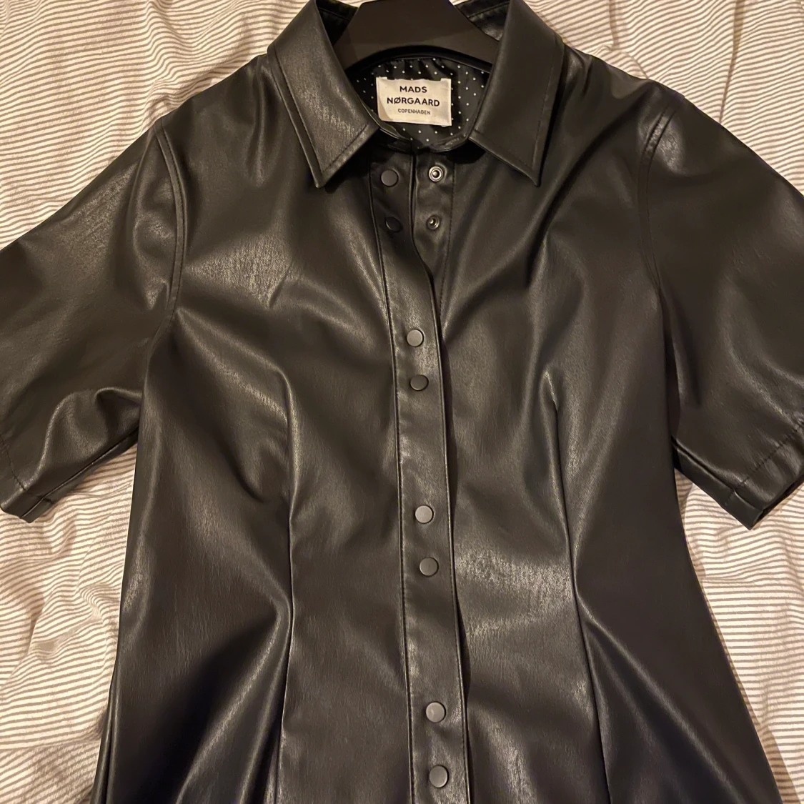 Mads Norgaard PU skjorta