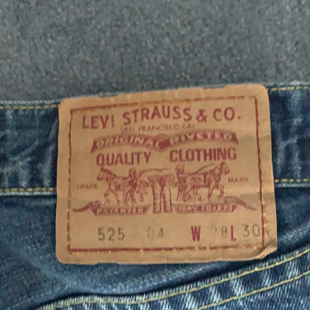 Levis 525 w 28 l 30, ganska små för storleken. Annars bra skick. Jeans & Byxor.