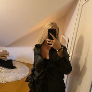 Skinn skjorta - Skinnskjorta, storlek 34.