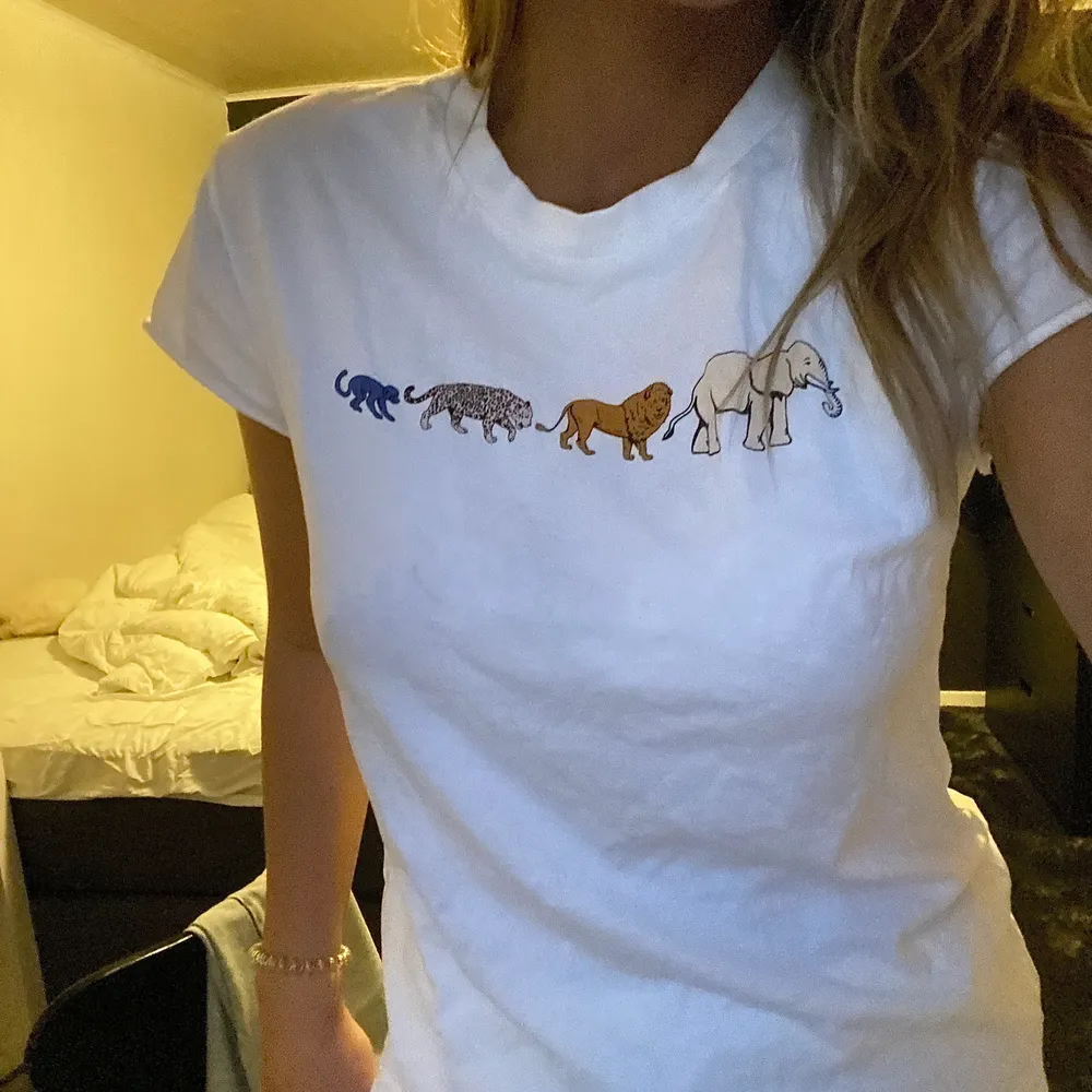 Fin enkel tröja med små djur på:). T-shirts.