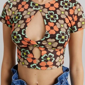 Cool blommig tröja - Endast provad 