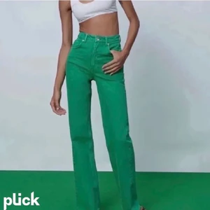 Gröna Zara Jeans  - Intresse koll på mina fina gröna zara jeans, då dem inte kommer så mycket till användning, Kontakta gärna mig för fler bilder💚💚