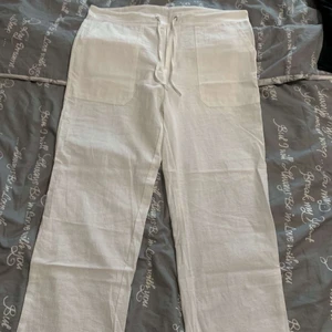 Linnebyxor  - Skitsnygga helt oanvända linnebyxor🥰 budgivning privat från 250kr eller köp direkt 400🙂 köparen står för frakten❤️