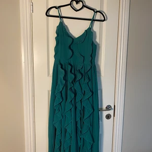 Klänning  - Klänning från h&m trend i storlek xs. Använd 1 gång. 