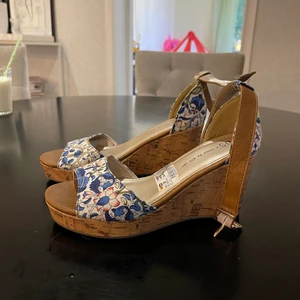 Kilklack  - Jättesöta klackar från din sko, tror aldrig jag använt dom utomhus. De är iallafall jätte fräscha