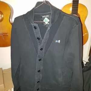 MiSHKA ”Bad Luck” Club Sweater - Random find - 7/10 skick, rätt typ av ’klädpatina’. Kombinerar bra med dom flesta plaggen. 