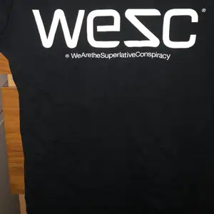 Säljer en wezc t-shirt i storleken xs.