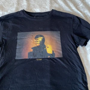 Tröja med tryck, carlings  - Säljer en sparsamt använd tröja i storlek XS. Tröjan kostade 199 nypris men säljer för 100 eftersom den är så sparsamt använd.