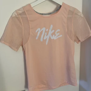 Träningstshirt från Nike - Superfin träningstshirt från Nike💓
