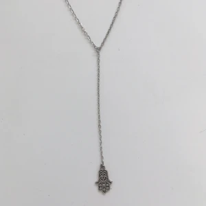 Hamsa Hand Necklace - Långt sjukt fint halsband, aldrig använt. ✨🌸