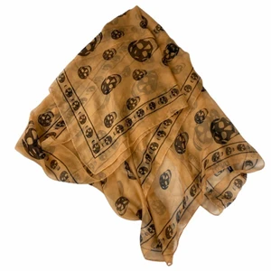 Dödskalle sjal - Mycket tunt material, uppskattningsvis 1*2 meter