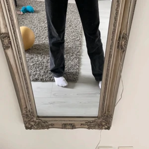 Jeans  - ❌LÅNADE BILDER❌ Super fina jeans, köpa nyss på Plick säljer pga att dom är lite för stora!