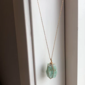 Halsband  - Super fint Kristallhalsband (fake, tror jag) andvänd 2 gånger typ💕