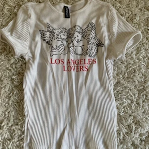 Topp från H&M - Säljer en topp från H&M i strl xs. Skriv för intresse❤️