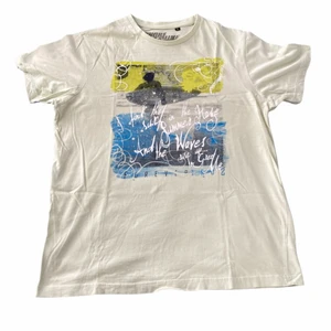 Vintage tee!  - Superskönt material! Kolla gärna in mina andra annonser, erbjuder alltid samfrakt och mängdrabatt❣️😁