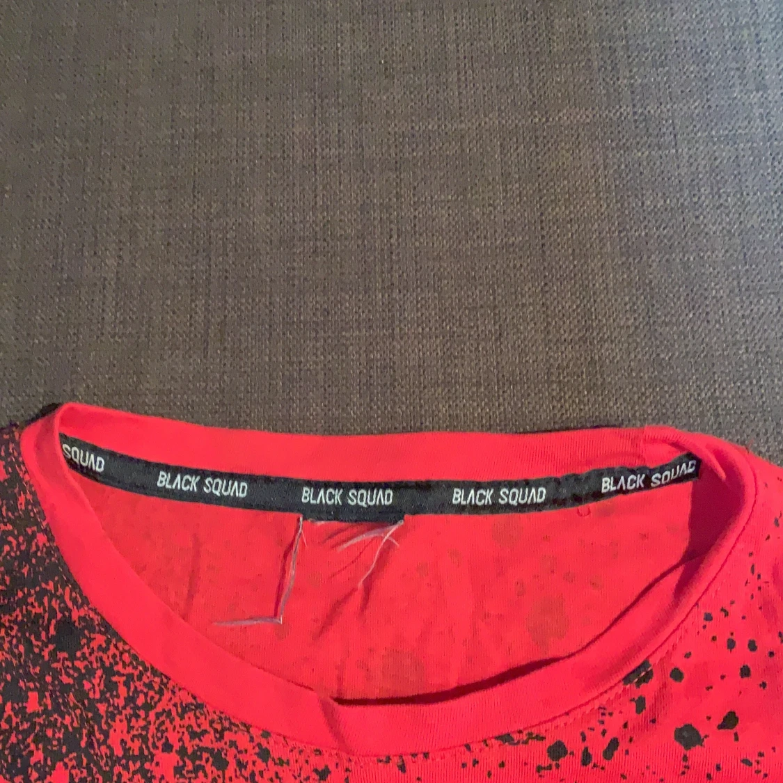 Black squad t-shirt (red and black) - 90