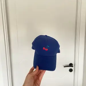 cute baseball cap from Monki, only worn once. 