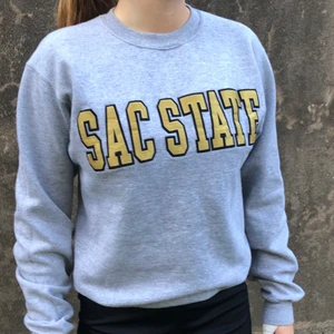Vintage sweatshirt  - Vintage sweatshirt storlek S. Kom gärna med bud i kommentarerna 