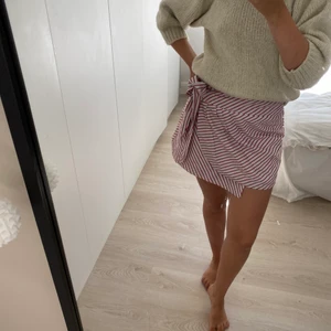 Kjol från zara - Åhhh den här kjolen är såååå fin!   Från zara i strl S!  Perfekt skick!