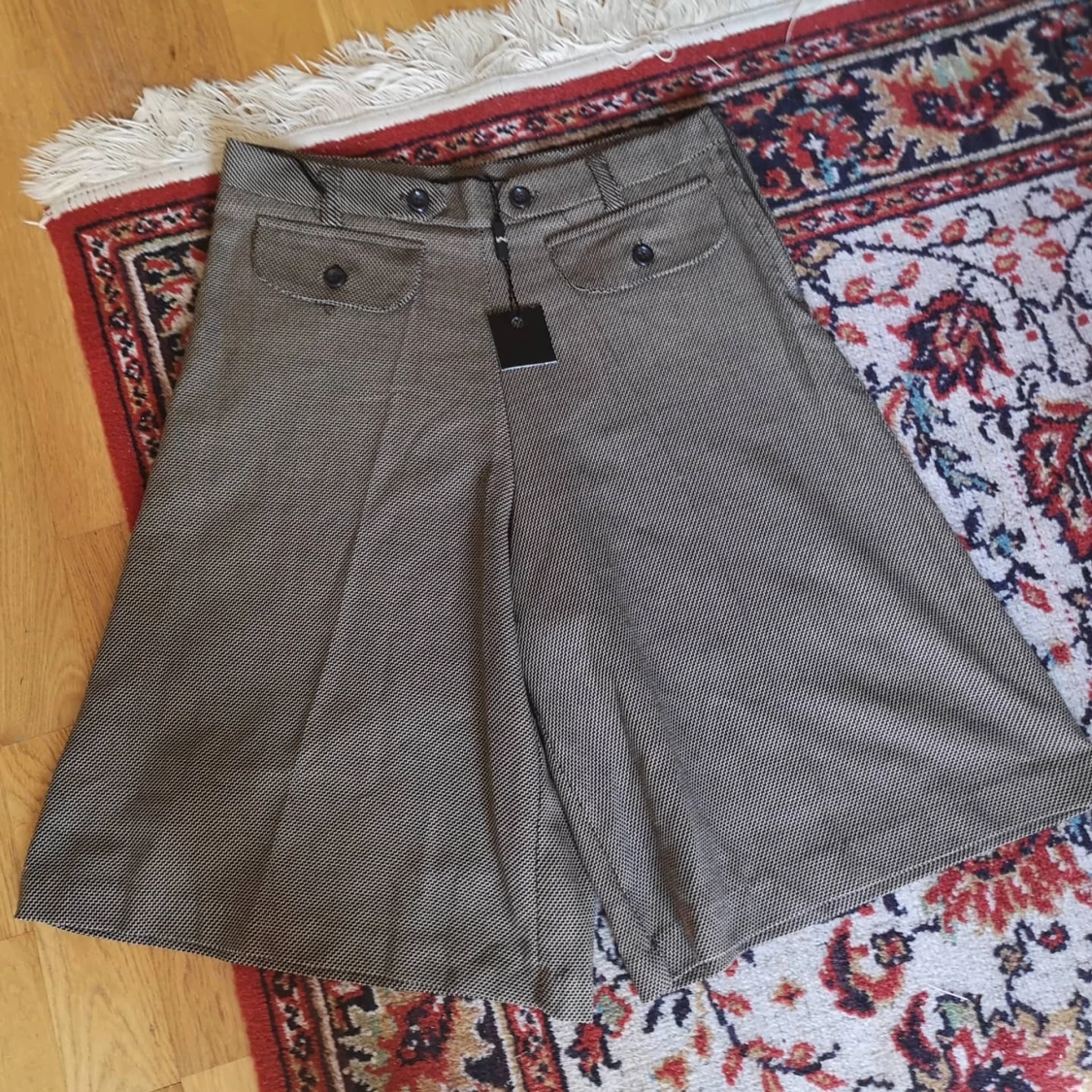 Högmidjade flowy shorts  - 90