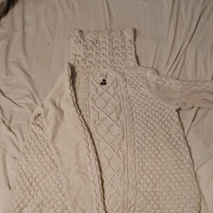 Stickad tröja med krage  - Oanvänd stickad tröja med krage. Inte helt säker, men skulle säga att den är i storlek L/Xl