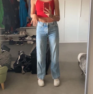 Raka jeans - Ett par superfina ljusa jeans från bikbok, strlk 25💕 köpta förra sommarn men inte fått användning till. Köpta för 600kr