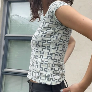 Baby tee - Baby tee från J.Lindeberg, köpt här på plick men inte använd av mig 💓