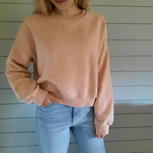 Ljusrosa sweatshirt  - Ljusrosa swearshirt från Lager157 i strl XS/S, bra skick och köparen står för frakt 
