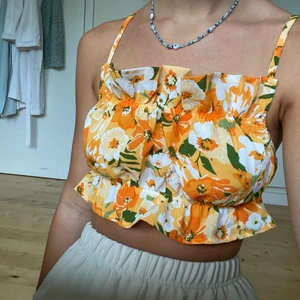 Söt Topp - Topp från H&M. Aldrig använd med lapp kvar. Frakt ingår i priset ❤️