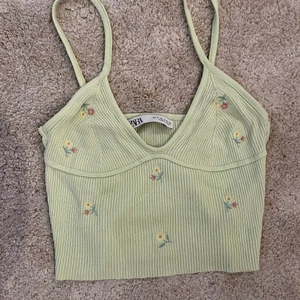 Topp zara  - Knappt använt 