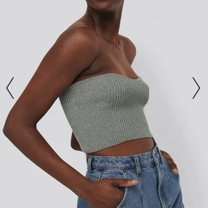 Topp - Säljer denna jättefina topp i storlek M från na-kd. Jag skulle säga att den passar någon som är XS-L eftersom den är väldigt stretchig. 