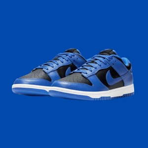 Nike Dunks, Hyper Cobalt  - Ett par nästintill oanvända Nike Dunks (Hyper Cobalt). Köpta från JD Sports, har kvitto och box. Hör av er för mer information/ om ni har mer frågor!