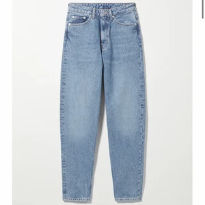 Lash jeans Weekday  - Lash byxor i storlek 26/28 från Weekday. Postar eller möts upp i Stockholm 💙