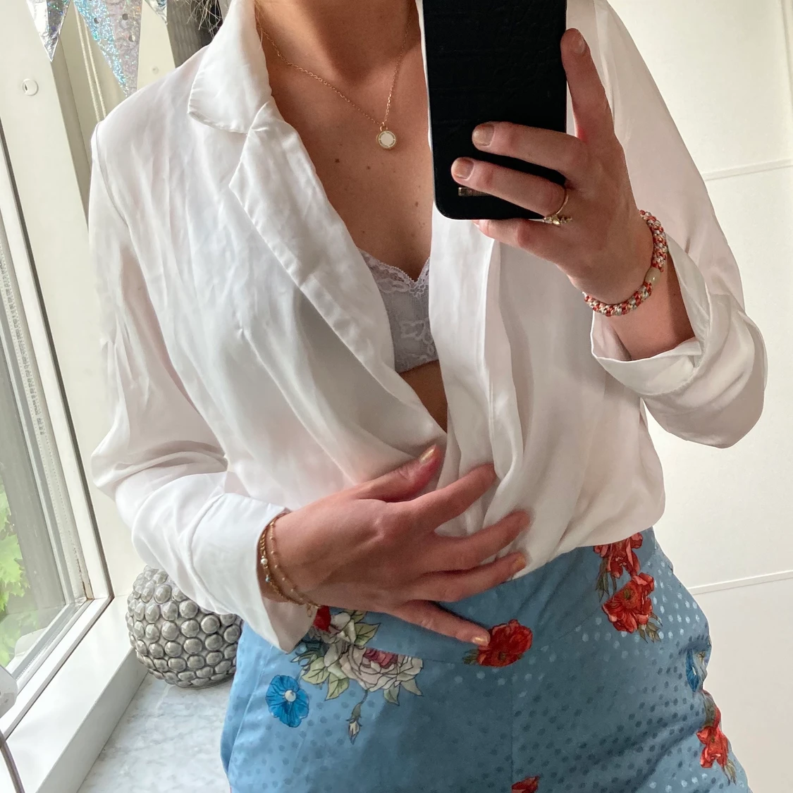 Fin silkesblus blus från Vero Moda i storlek S.  - 90