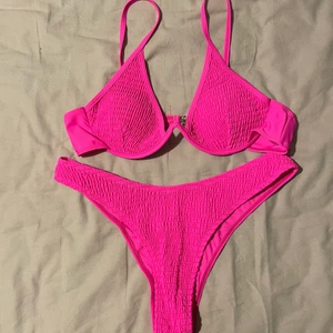 Bikini🌸 - Snygg rosa bikini i storlek XL🌸 Överdelen är lite liten i storleken men underdelen är normal i storleken🌸