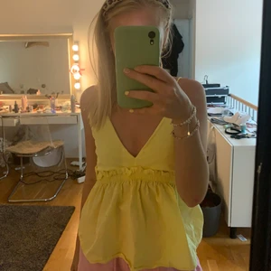 Snyggaste sommartoppen!! - Säljer denna superfina top då jag tyvärr inte längre använder den❤️ är det många intresserade blir det budgivning
