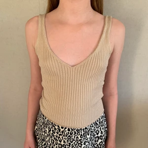 Ribbstickat linne - Stickat linne från H&M. Storlek XS. Nyskick utan defekter. Köpare betalar för frakt