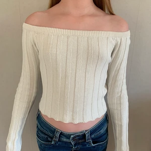 Stickad topp - Stickad topp / tröja med långa ärmar från NA-KD. Storlek S. Som ny. Köpare betalar för frakt